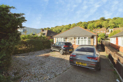 Three Double Bedroom Detached Bungalow To Rent