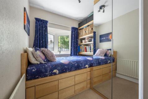 Cherrydown Avenue, E4