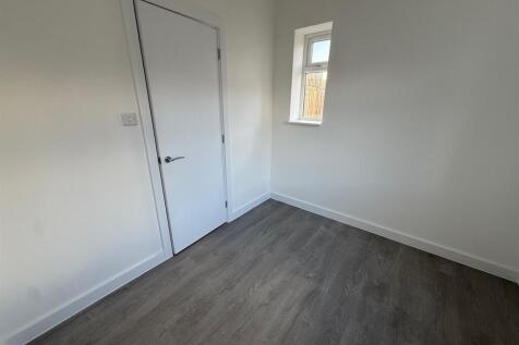 Hollycroft Avenue, Wembley photo 5