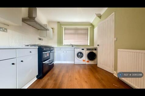 Castleway, Manchester, M27 photo 5