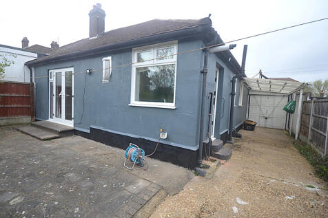 Three bed bungalow to rent Berkeley Avenue, Ilfor