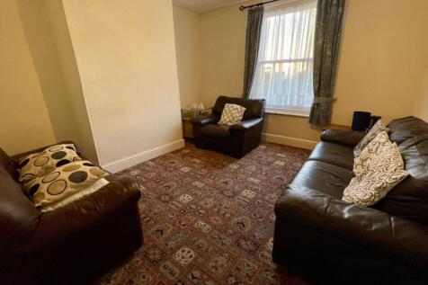 **STUDENTS** Canford Road, Bournemouth, BH11 photo 3