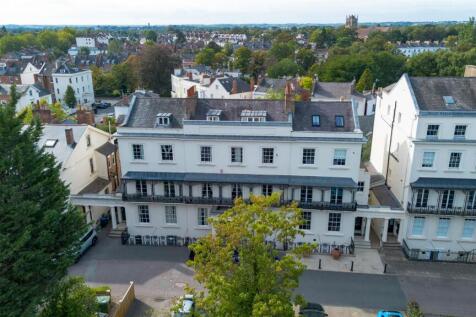 3-bed flat on 12-13 Clarendon Square, Leamington Spa, £1,650/mo
