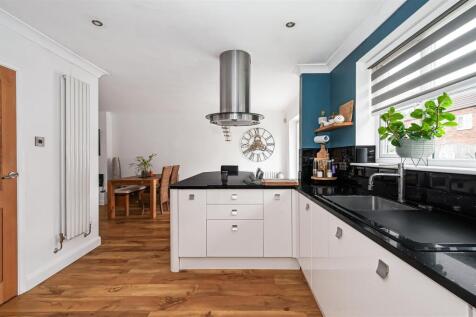 OPEN PLAN BREAKFAST KITCHEN/DINING/LIVING ROOM