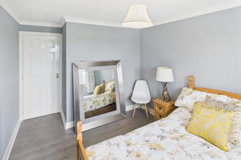 CAM04233G0-PR0027-STILL040