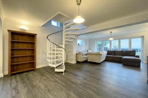 downstairs living 3.jpg