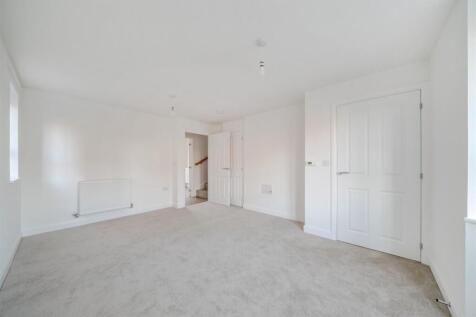 3 bedroom Semi Detached House in Bairstow Road, Aylesford photo 3