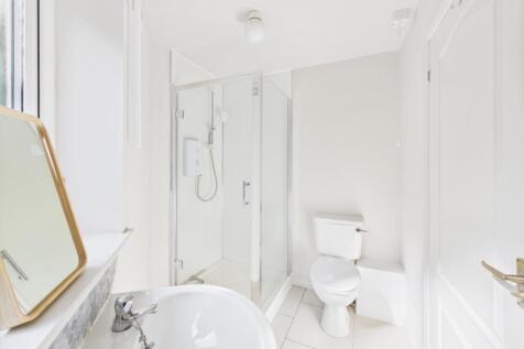 11. CAM04922G0-PR0058-STILL025