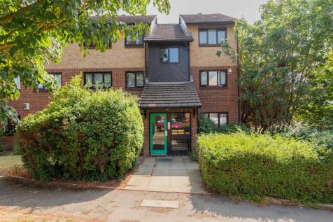 Alders Close, E11