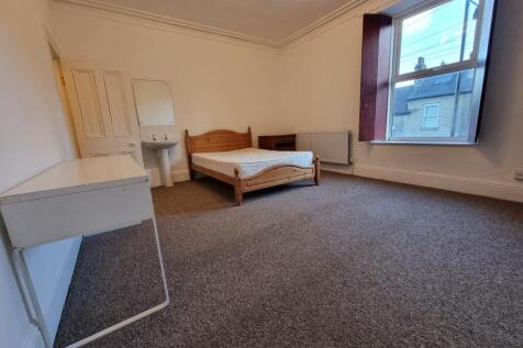 6 bed room to rent Crookesmoore Road, Sheffield S