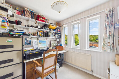 CAM02909G0-PR0484-STILL031