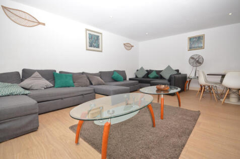 3 Double Bedroom Apartment + Gym to Rent