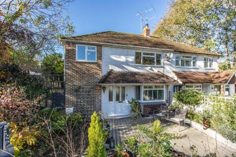 2 Winterbourne Close-3.jpg