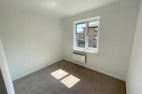 18 kern close bedroom.JPG