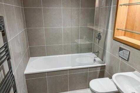 Bathroom 1.jpg