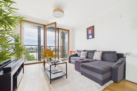 Stunning 2-bed, 2-bath apartment in Maritime Quay, London. Prime location near top schools, transport, supermarkets, and dining options. Ideal for a convenient and comfortable lifestyle.