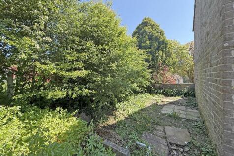 Southway Drive 155 - Side Garden.jpg