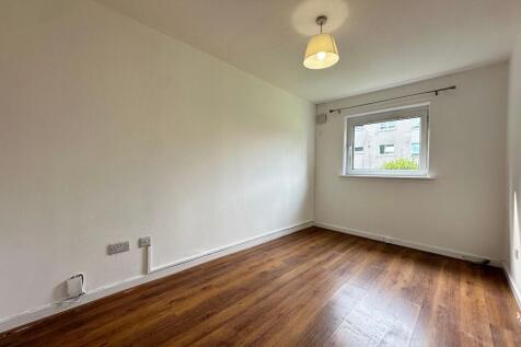 Staffin Drive, Glasgow, G23 photo 4