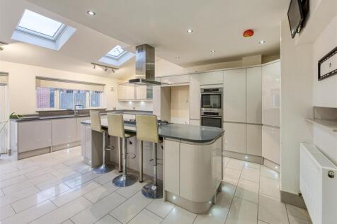 1 Manor Road-Kitchen (4).jpg