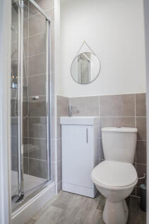 En-suite to Bed 1