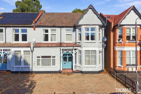 Selborne Road, London, N14. 1 bedroom flat for sale