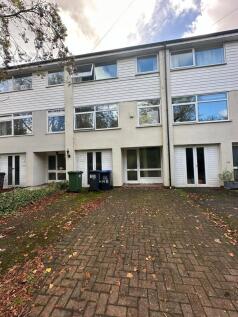 4-bed terraced on 14 B Lillington Avenue, CV32 5UJ, £2,300/mo