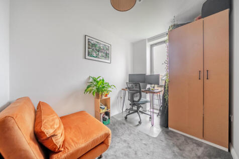 1374067-7-6904bf7...