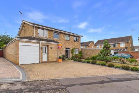 Towcester, NN12 - property photo
