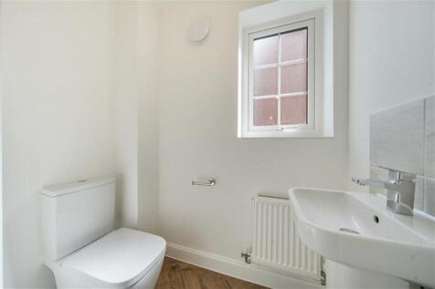4 bedroom Detached House in Wilstone Street, Aylesbury photo 4