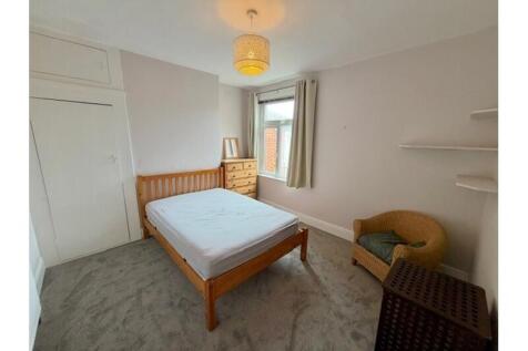 Torquay Drive, Leigh-on-Sea, Essex photo 4