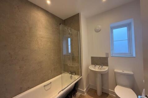 Bathroom 1.jpg