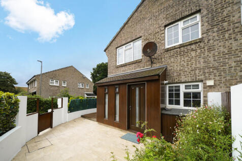 property in St Hilda's Close, 
Wandsworth, SW17