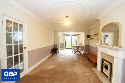 St. Andrews Avenue, Hornchurch, RM12 photo 3