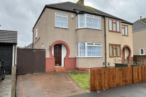 3 bed semi-detached house to rent James Road, Dar