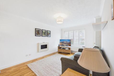 CAM04018G0-PR0439-STILL019