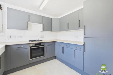 EweMove Estate Agents Basingstoke - 13 Forest Driv