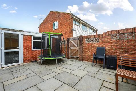 Kennet Close
