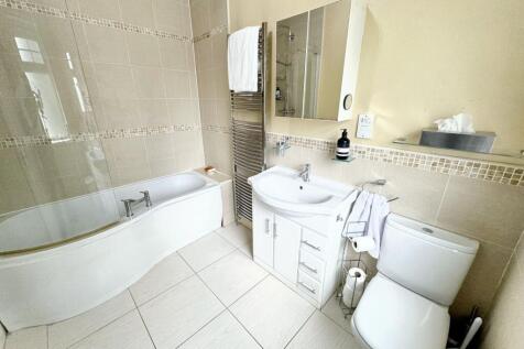 Master bedroom En-suite