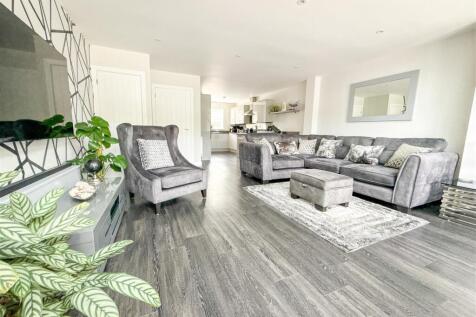 OPEN PLAN LIVING SPACE