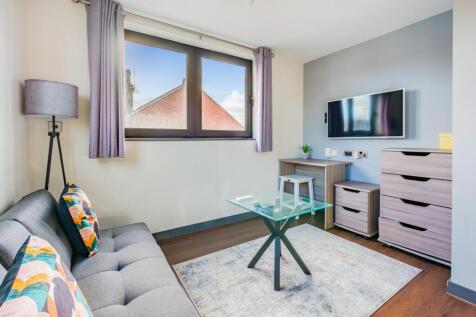 1 bed flat to rent Stagbury Ave, London CR5