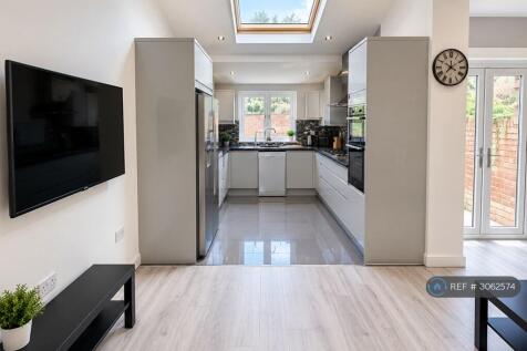 Palmer Park Avenue, Reading, RG6 photo 2