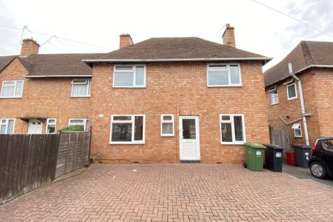 4-bed semi-detached on 6 Baker Avenue, Leamington Spa, £2,120/mo