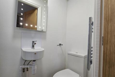 Room 3 Ensuite.jpg