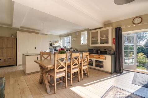 1-Trewinnard-Court_interiors-04.jpg