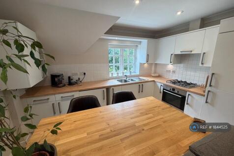 Hopbine Court, Alton, GU34 photo 3