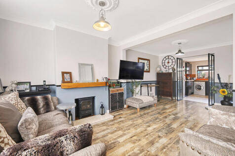 Romford, RM3 - property photo