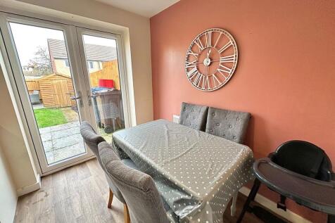 Balmoral Close, St. Crispin, Northampton NN5 photo 4