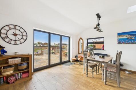 Open Plan Living / Kitchen