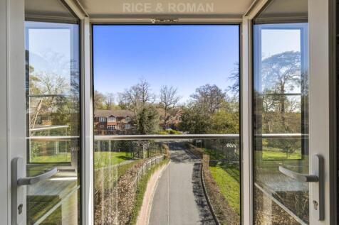 Lynwood Village, Sunningdale photo 4