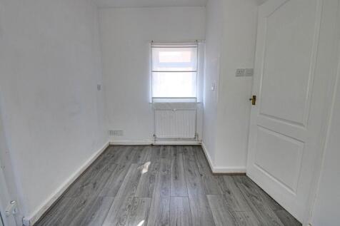 Borough Avenue, Swinton, M27 photo 5